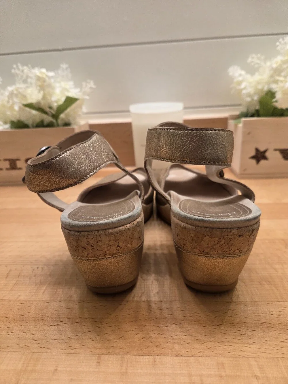 Dansko Charlotte Wedge Sandals Gold Crinkle Leather Women's Size 42